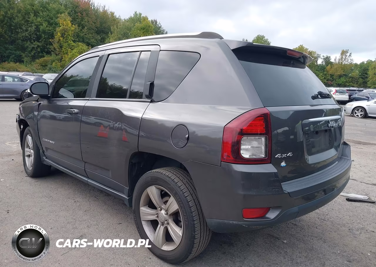 2015 Jeep Compass Latitude VIN:1C4NJDEBXFD130714 - 3