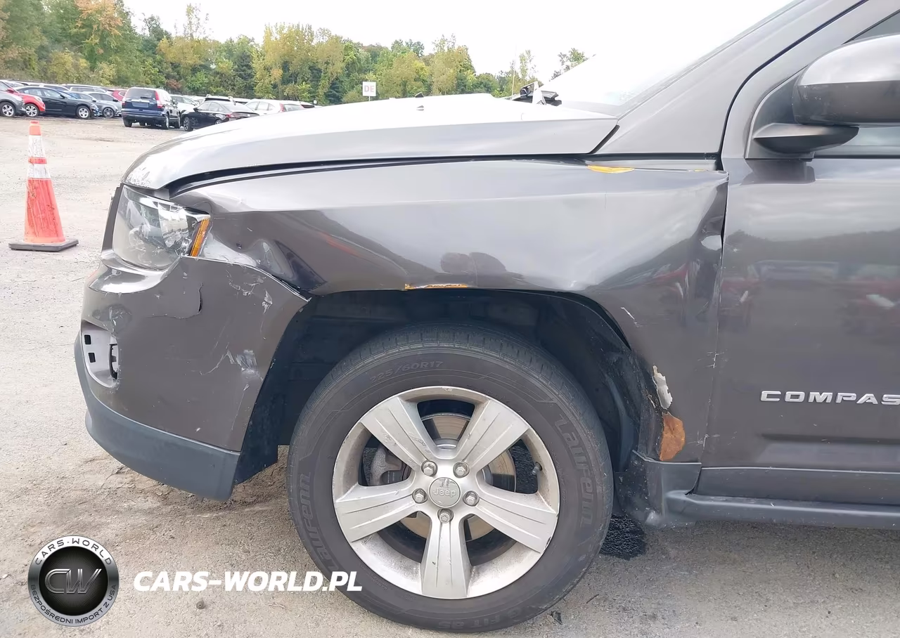 2015 Jeep Compass Latitude VIN:1C4NJDEBXFD130714 - 6