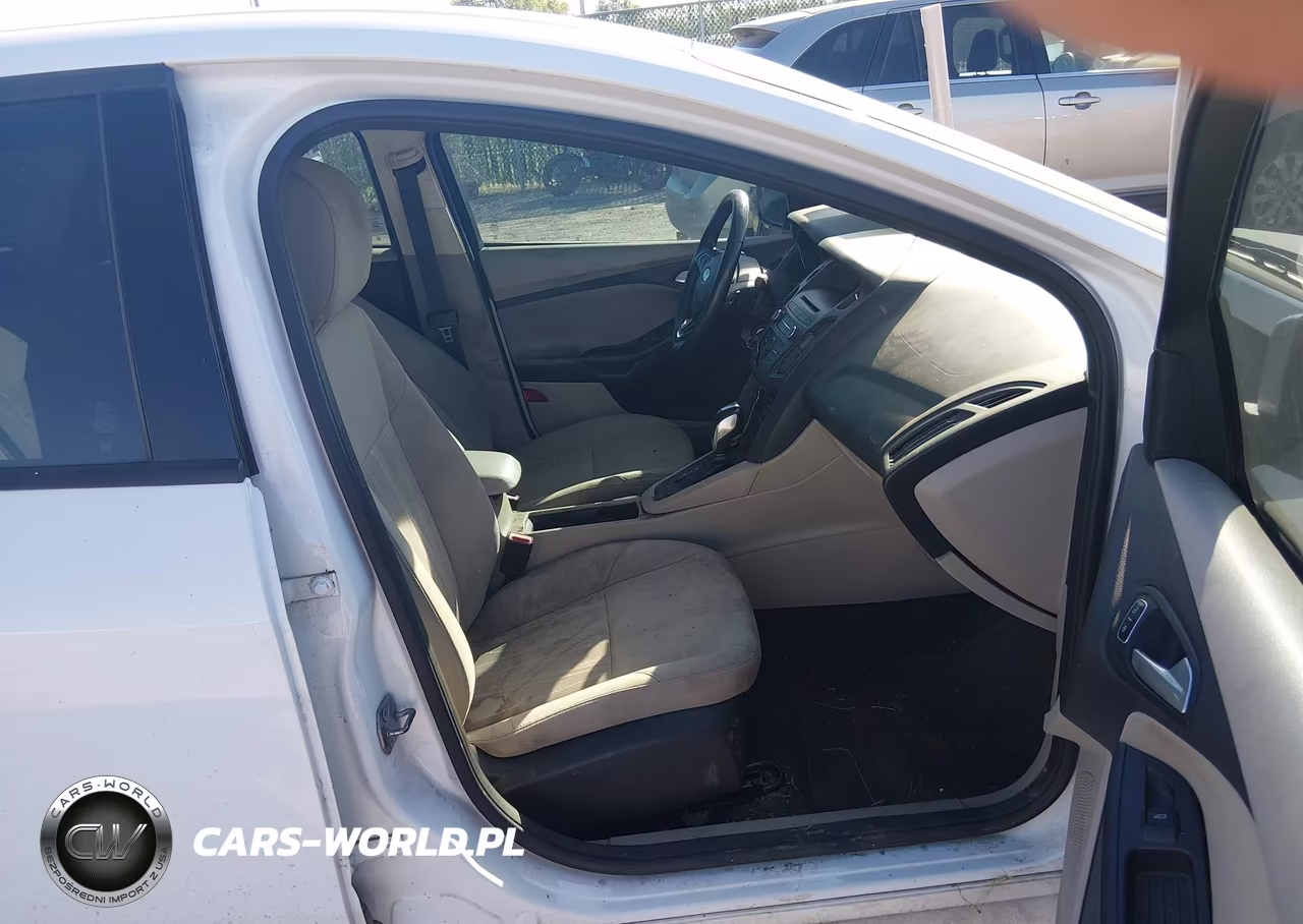 2015 Ford Focus Se VIN:1FADP3F28FL313835 - 5
