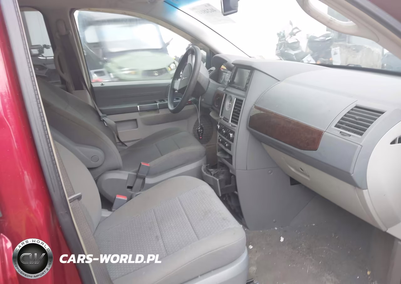 2010 Chrysler Town & Country New Lx VIN:2A4RR2D11AR456280 - 5