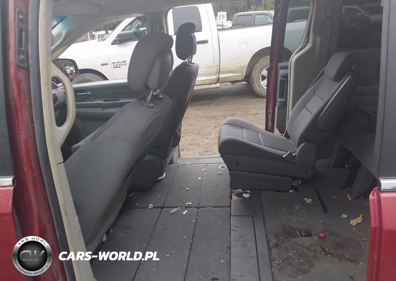 2010 Chrysler Town & Country New Lx VIN:2A4RR2D11AR456280 - 8
