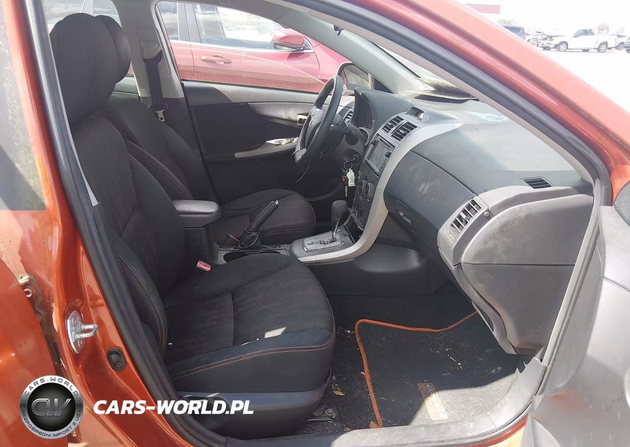 2013 Toyota Corolla S Special Edition VIN:2T1BU4EE2DC070863 - 5