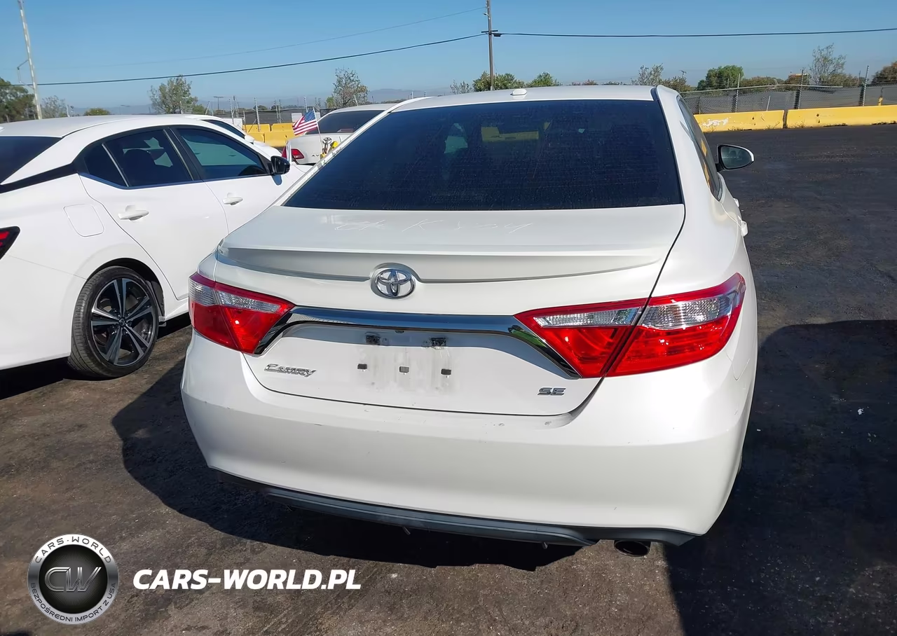 2015 Toyota Camry Se VIN:4T1BF1FK1FU095638 - 16
