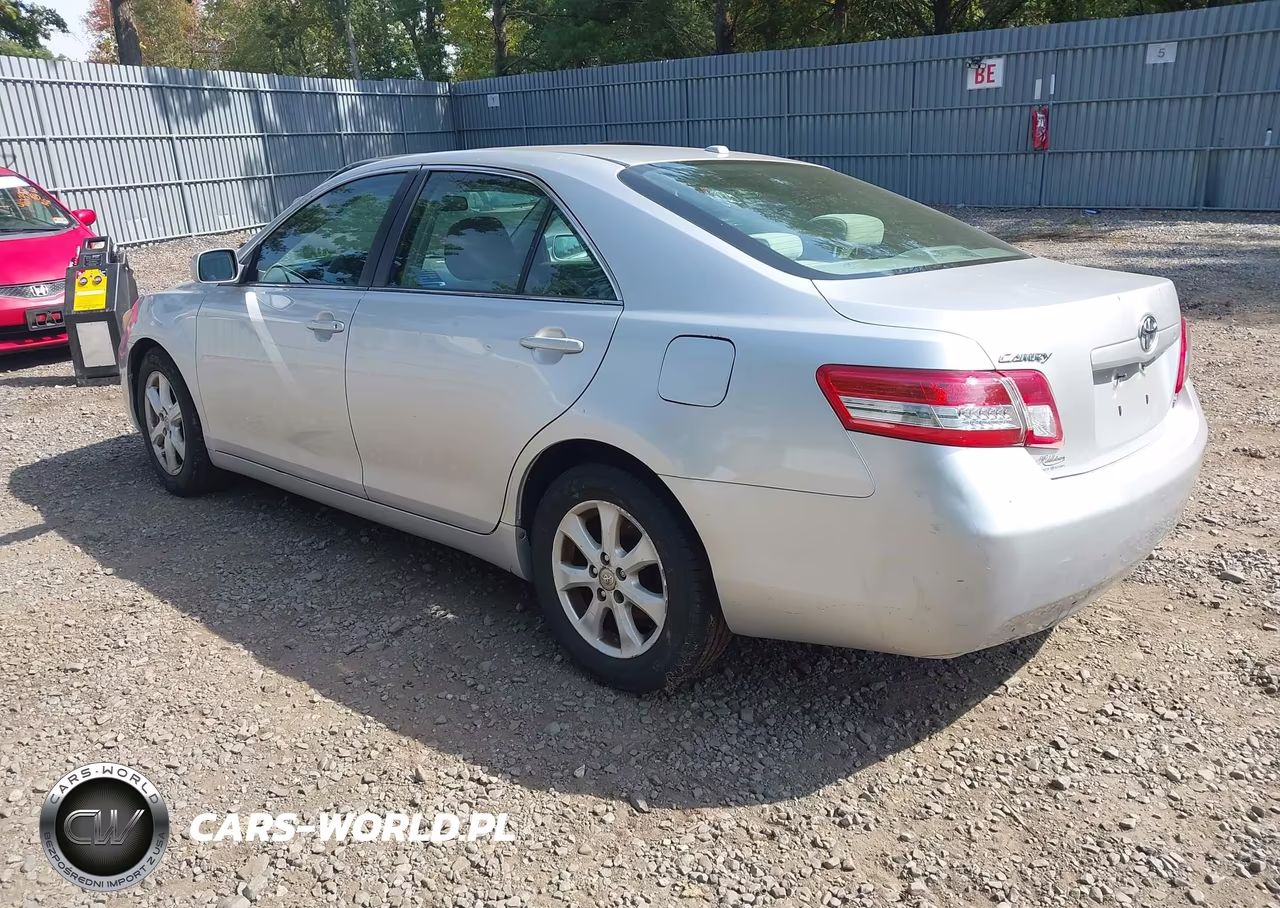 2011 Toyota Camry Le VIN:4T1BF3EKXBU215749 - 3