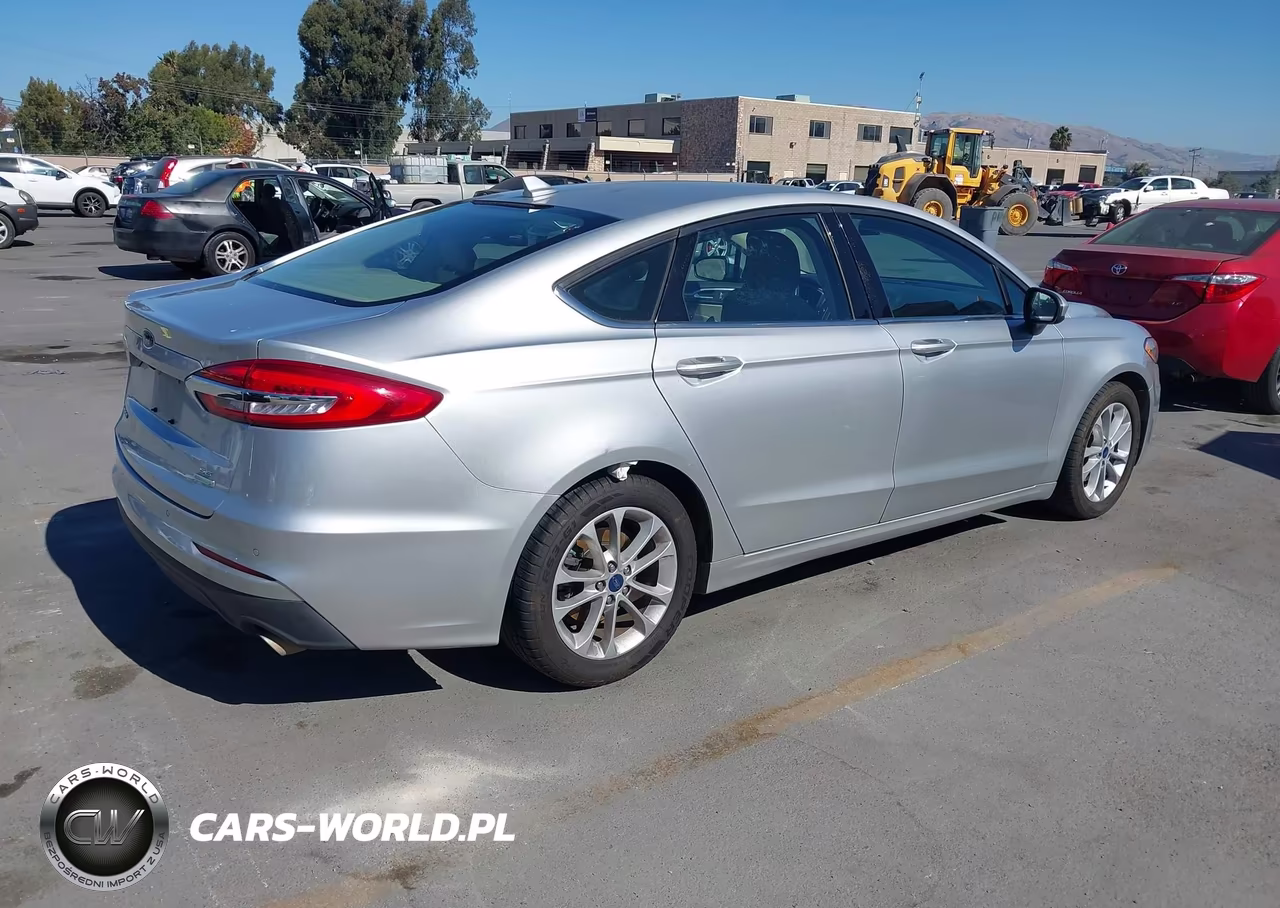 2019 Ford Fusion Se VIN:3FA6P0HD4KR135830 - 4