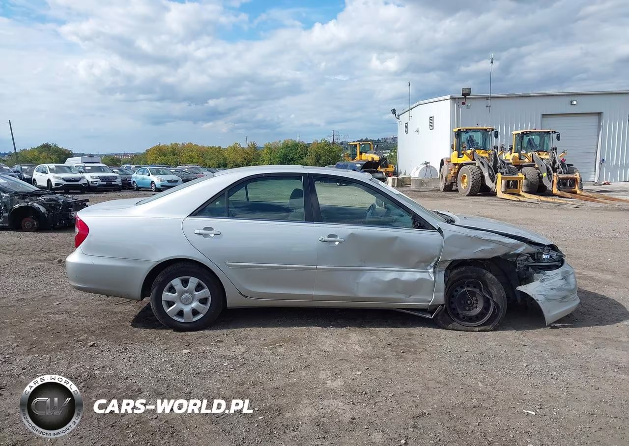 2002 Toyota Camry Le VIN:4T1BE32K92U601263 - 12