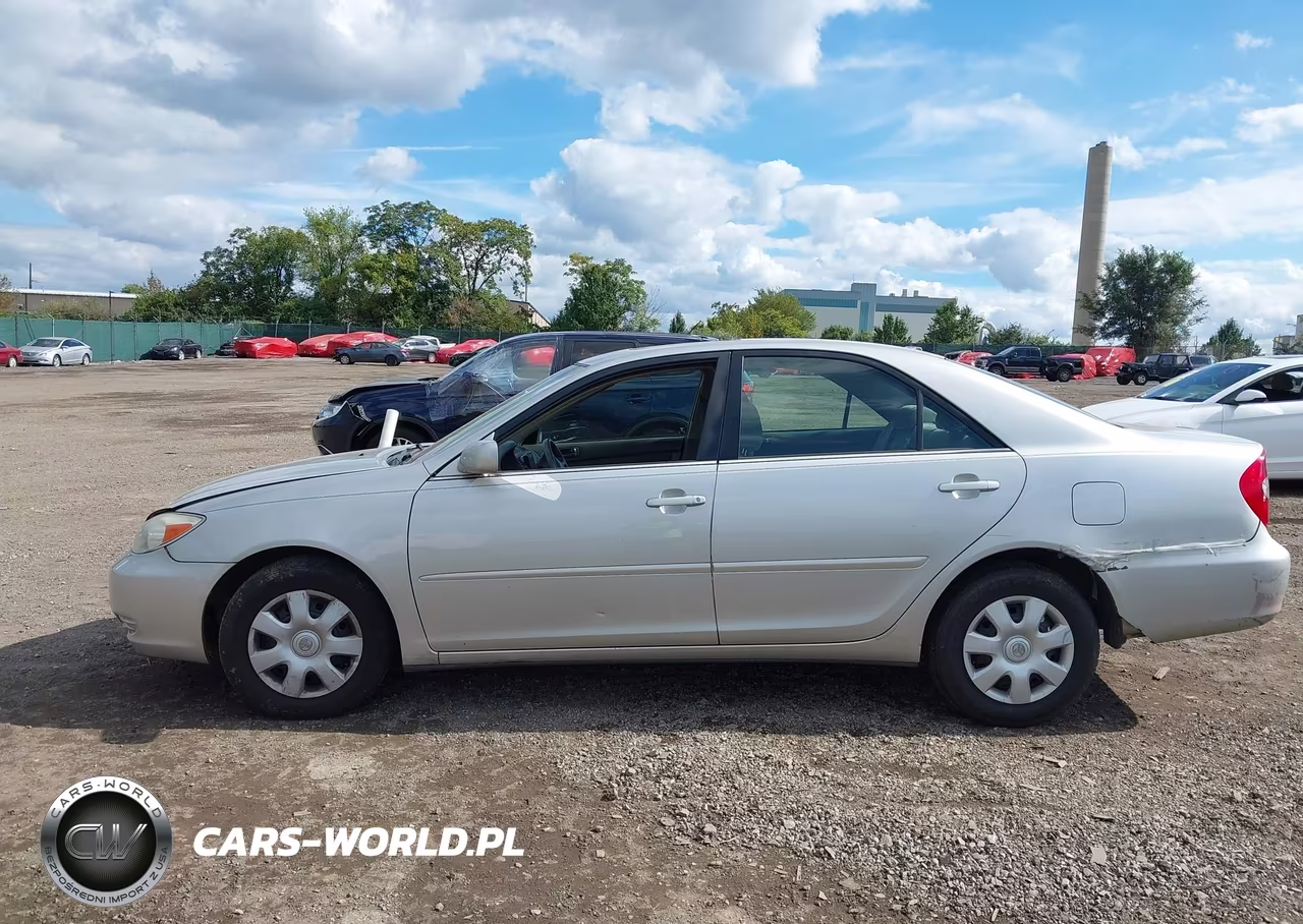 2002 Toyota Camry Le VIN:4T1BE32K92U601263 - 13