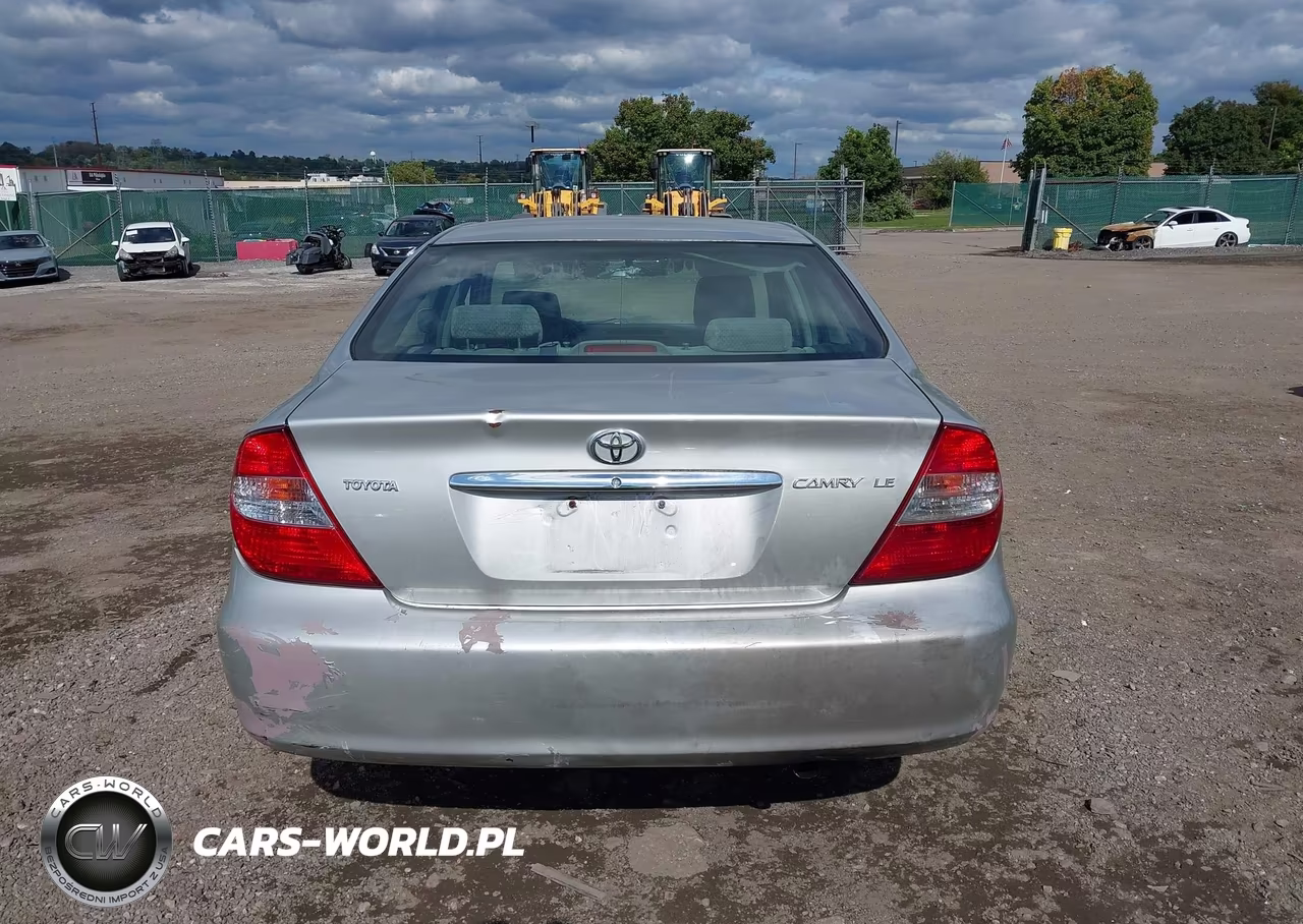 2002 Toyota Camry Le VIN:4T1BE32K92U601263 - 15