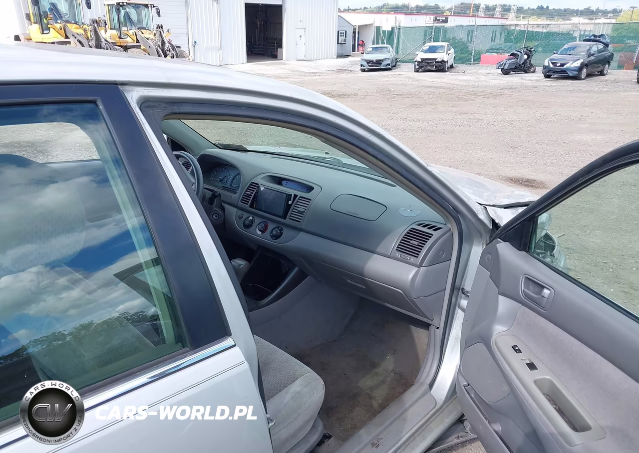 2002 Toyota Camry Le VIN:4T1BE32K92U601263 - 5