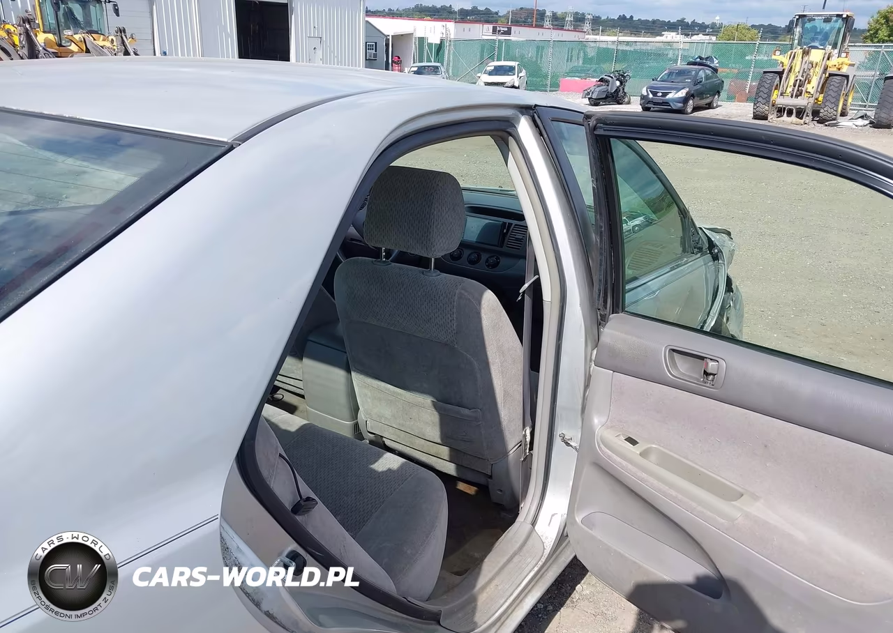2002 Toyota Camry Le VIN:4T1BE32K92U601263 - 8