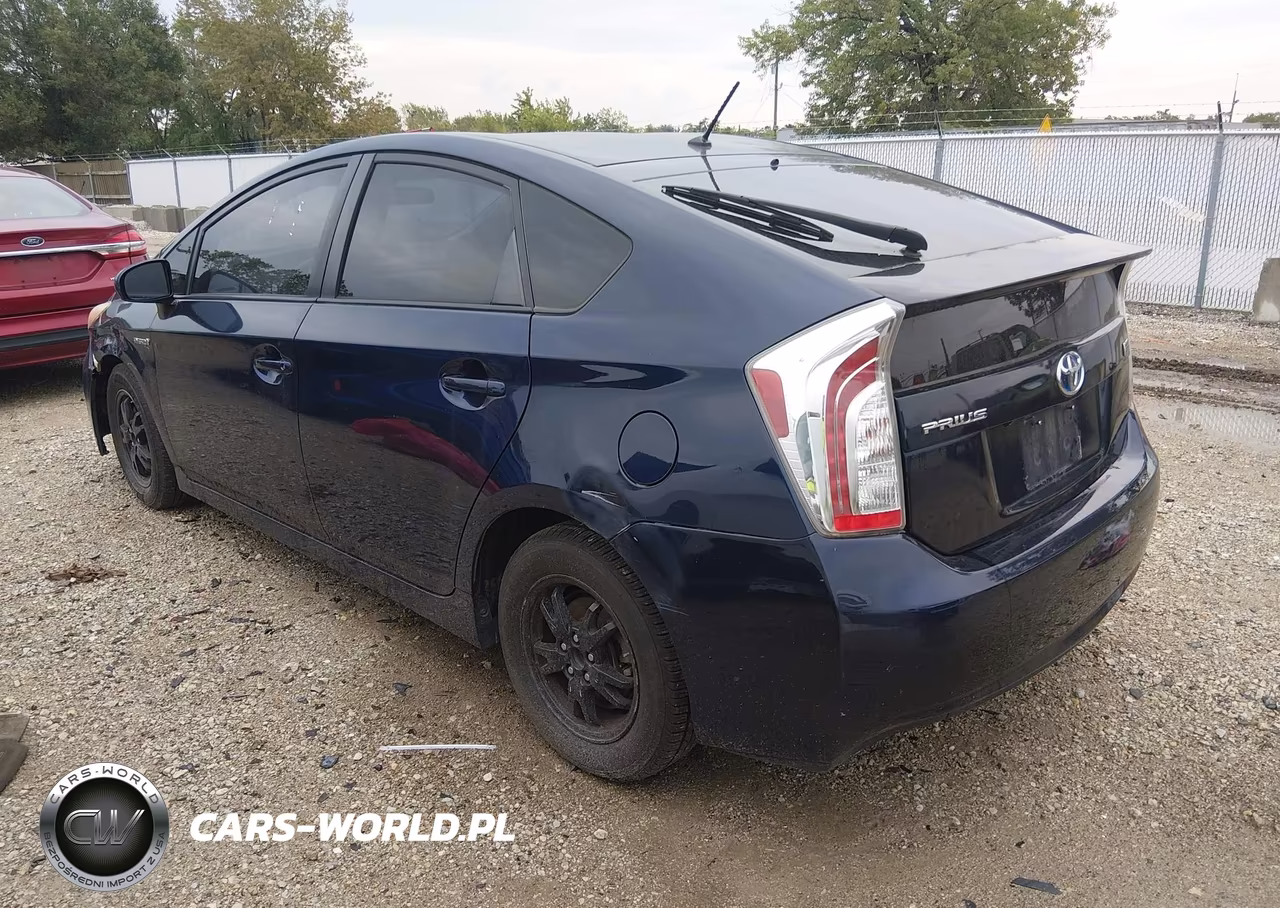 2015 Toyota Prius Two VIN:JTDKN3DU0F1881391 - 3