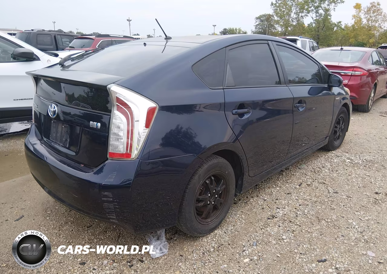 2015 Toyota Prius Two VIN:JTDKN3DU0F1881391 - 4