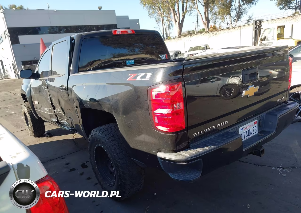 2018 Chevrolet Silverado 1500 2Lt VIN:3GCUKREC8JG488159 - 3