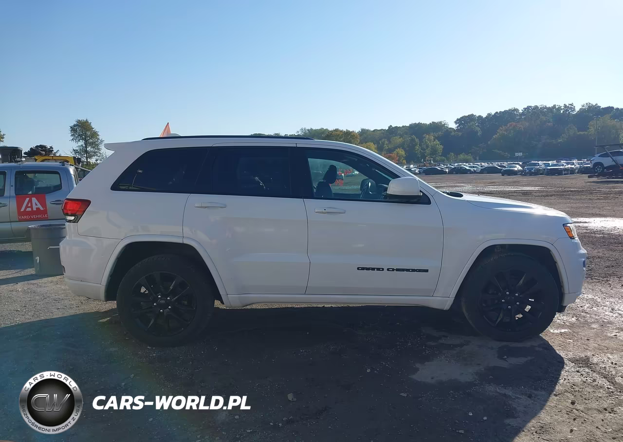 2017 Jeep Grand Cherokee Altitude 4X4 VIN:1C4RJFAG0HC808815 - 13