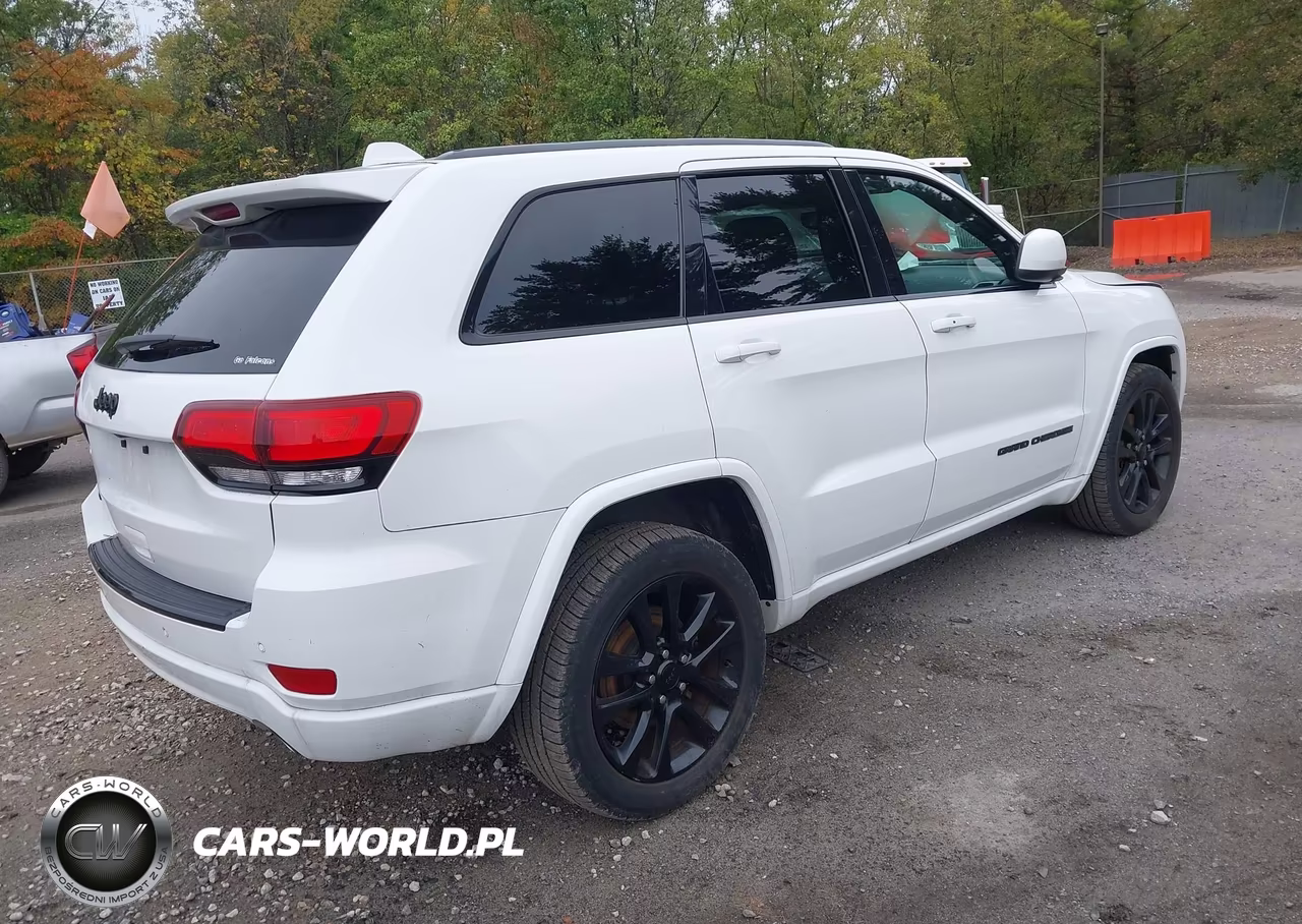 2017 Jeep Grand Cherokee Altitude 4X4 VIN:1C4RJFAG0HC808815 - 4