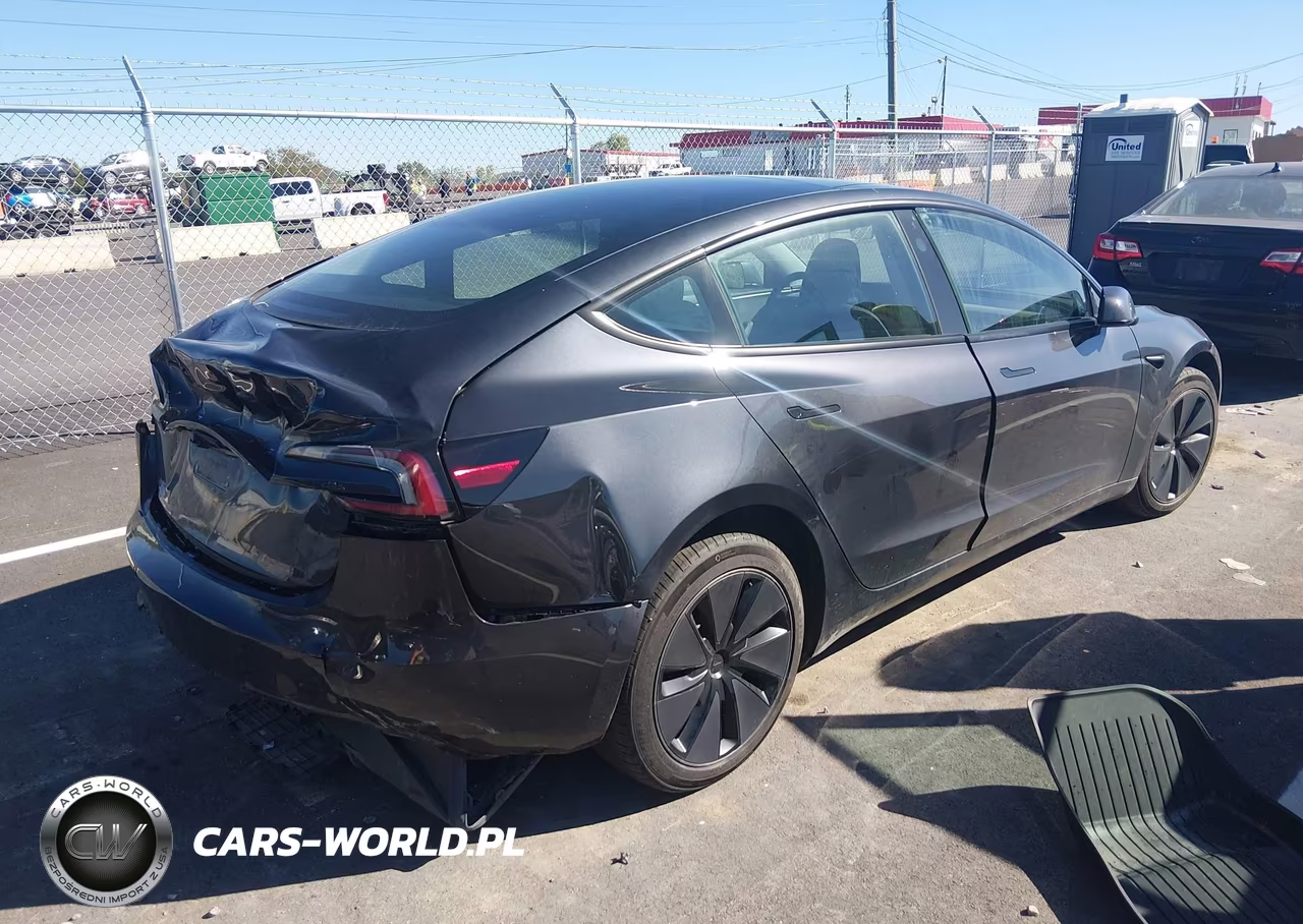 2025 Tesla Model 3 VIN:5YJ3E1EA1SF066258 - 4