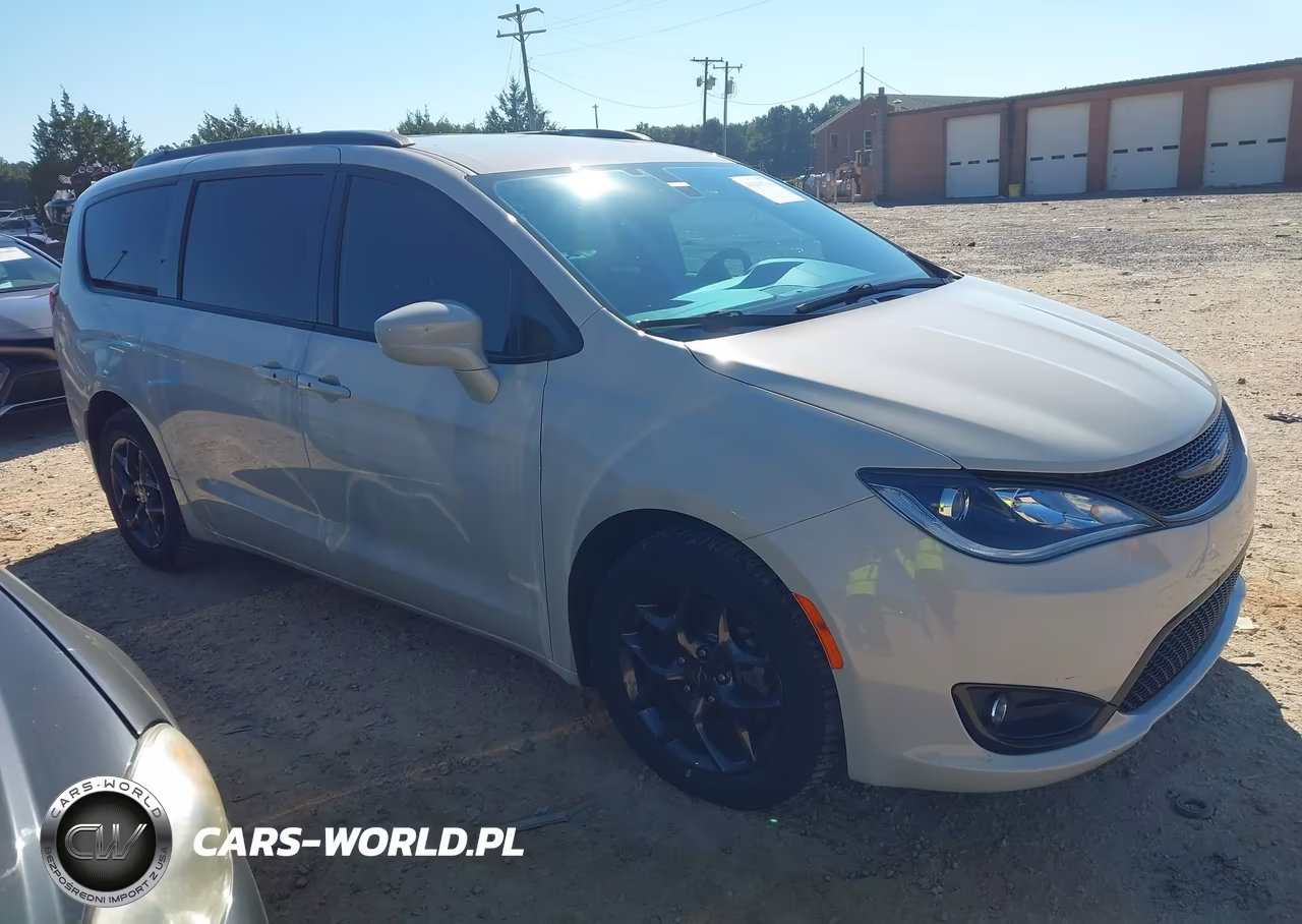 2020 Chrysler Pacifica Touring L