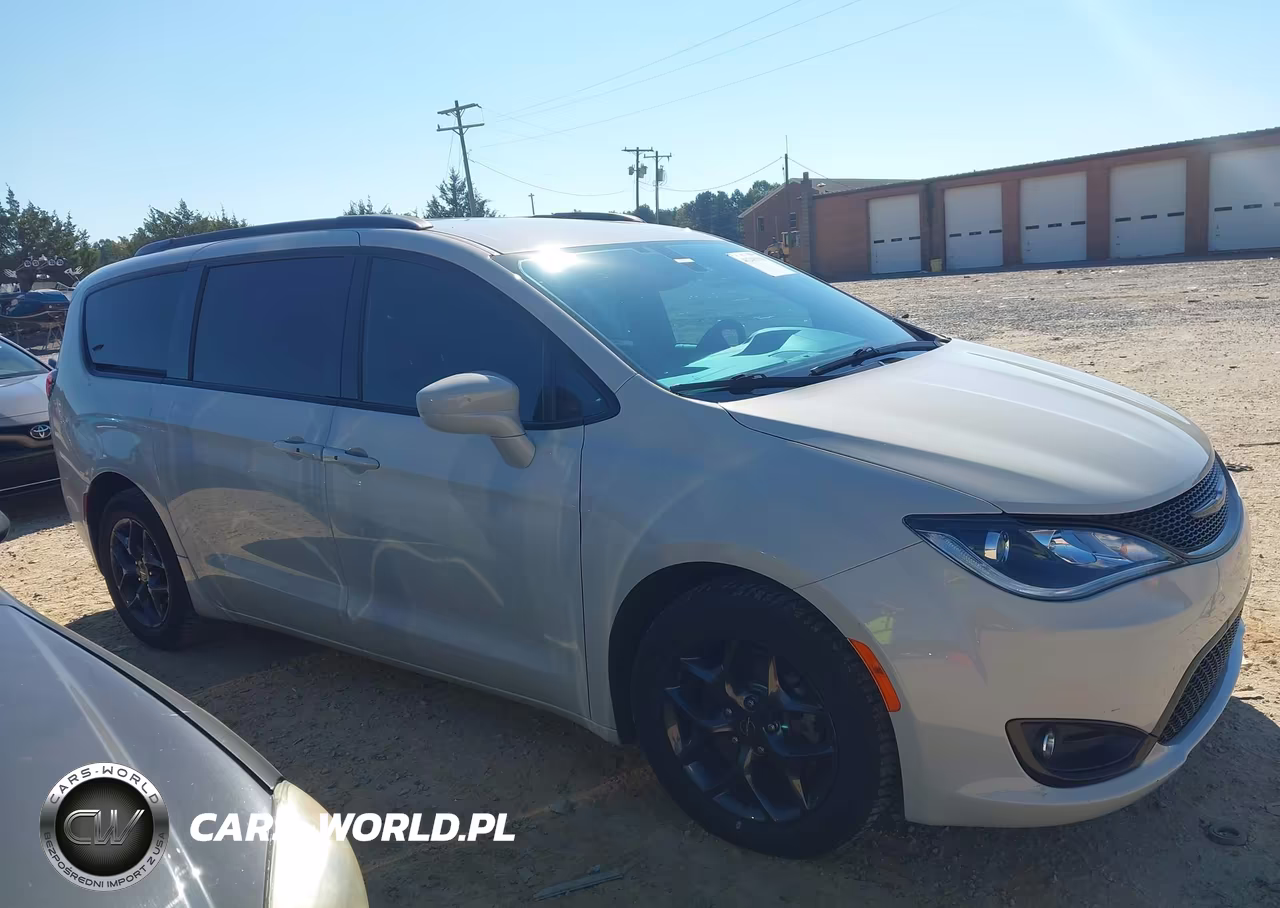 2020 Chrysler Pacifica Touring L VIN:2C4RC1BG5LR275176 - 13