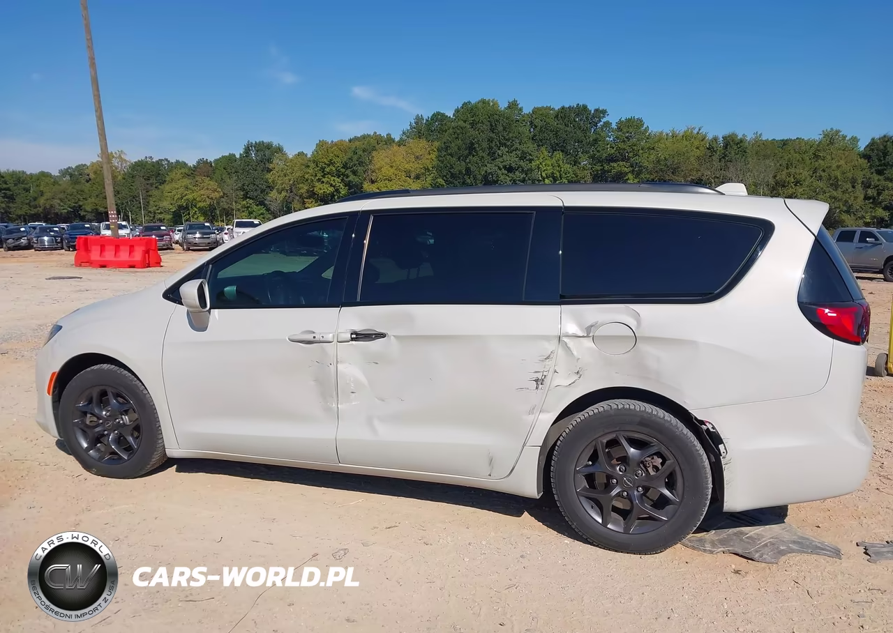 2020 Chrysler Pacifica Touring L VIN:2C4RC1BG5LR275176 - 14