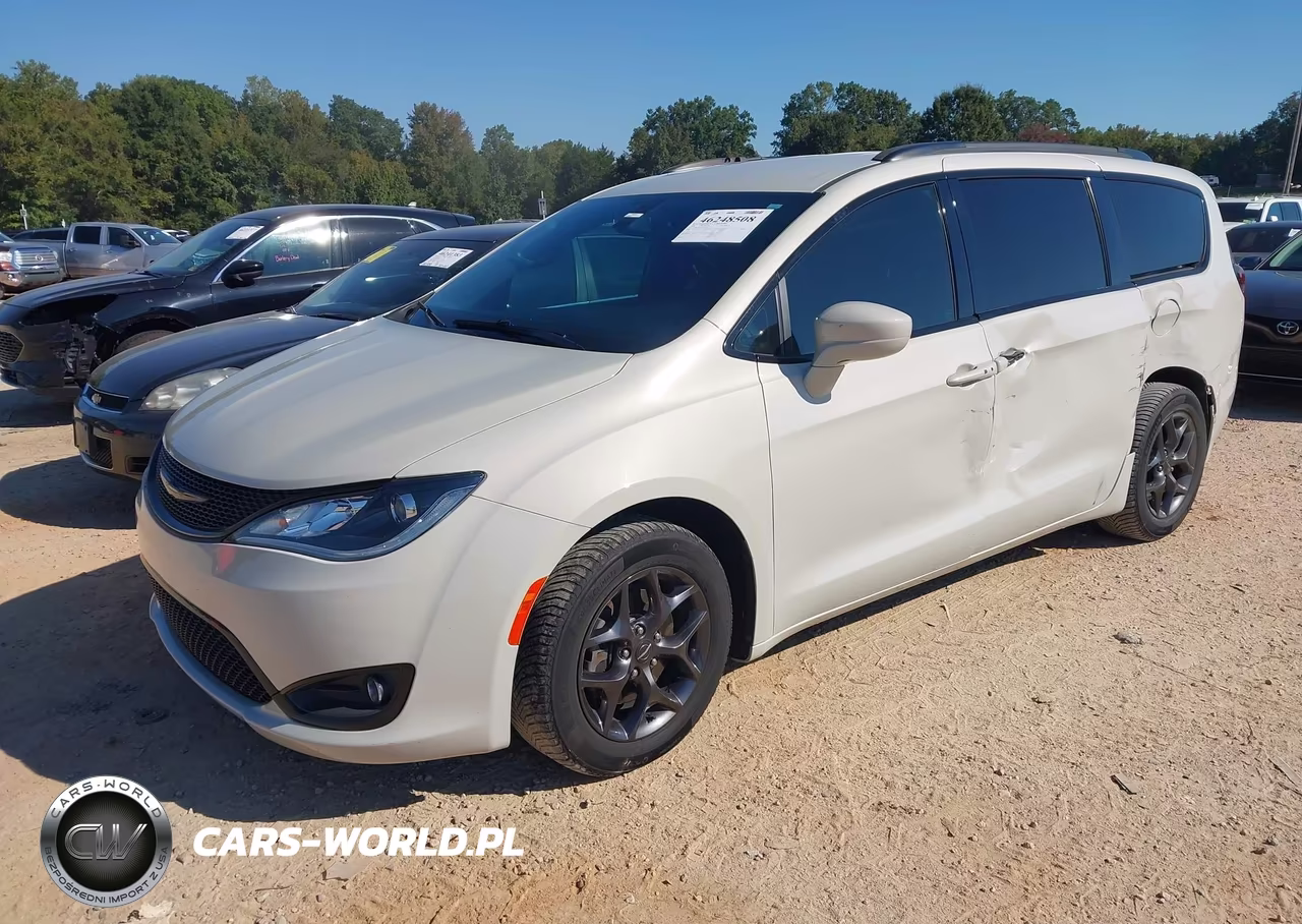 2020 Chrysler Pacifica Touring L VIN:2C4RC1BG5LR275176 - 2