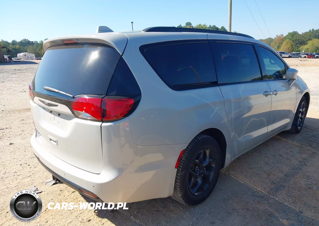 2020 Chrysler Pacifica Touring L VIN:2C4RC1BG5LR275176 - 4