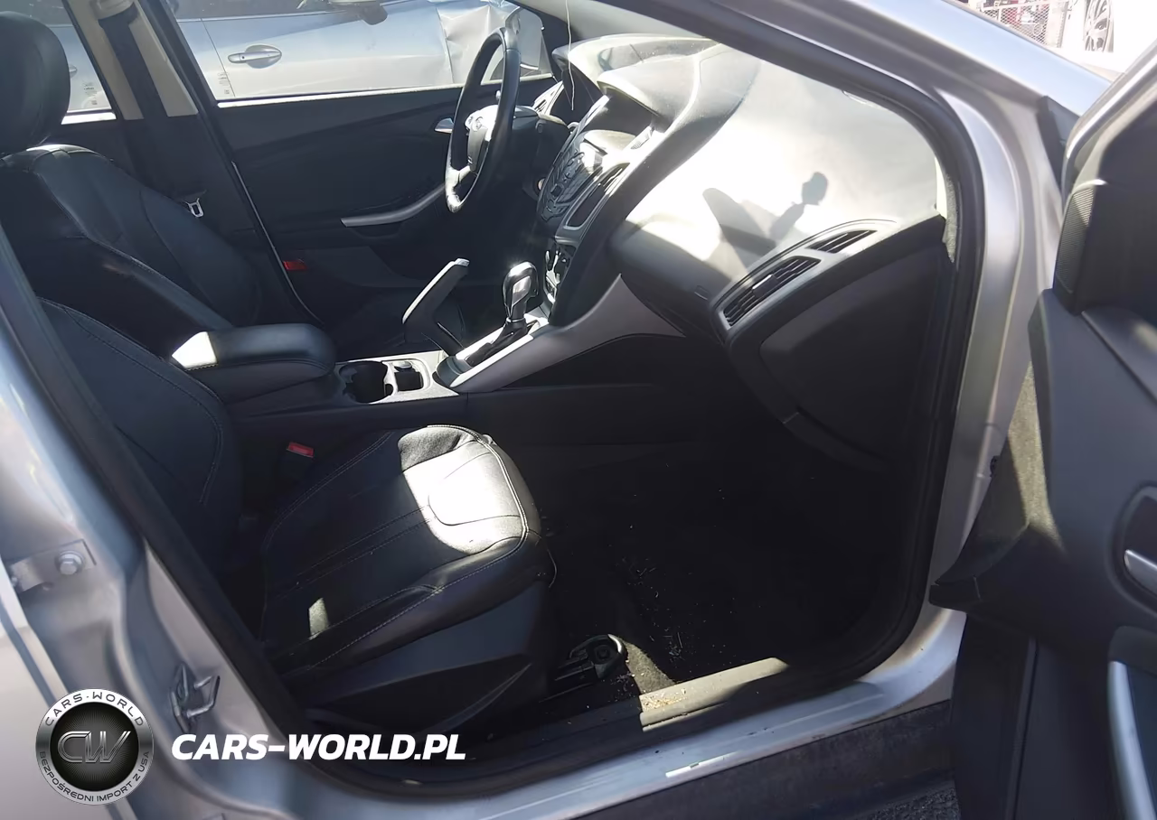 2014 Ford Focus Se VIN:1FADP3K28EL302936 - 5
