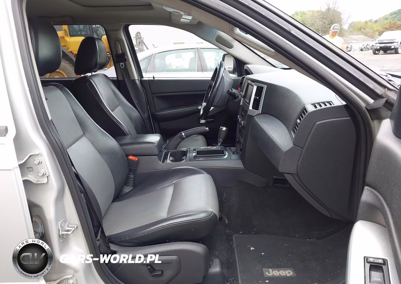 2010 Jeep Grand Cherokee Laredo VIN:1J4PR4GK1AC153371 - 5