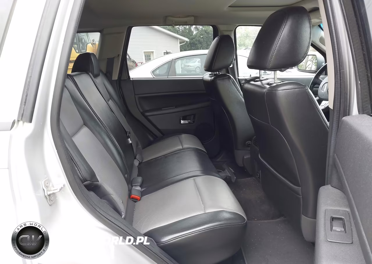 2010 Jeep Grand Cherokee Laredo VIN:1J4PR4GK1AC153371 - 8