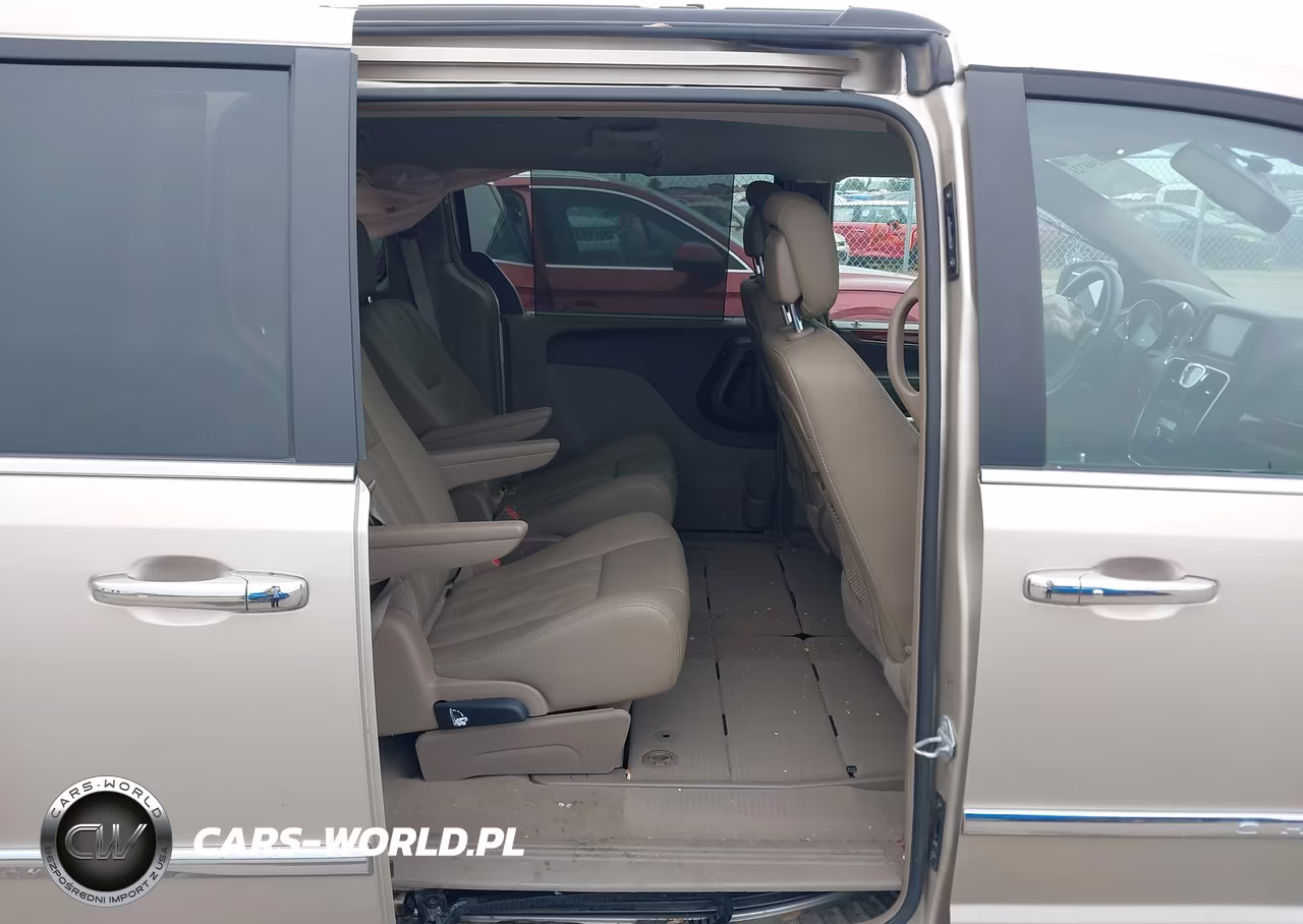 2016 Chrysler Town & Country Touring VIN:2C4RC1BG8GR261522 - 8