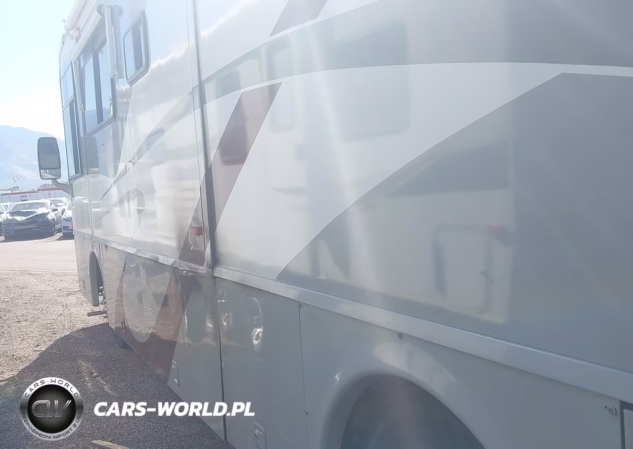 2003 Freightliner Chassis X Line Motor Home VIN:4UZAAHAKX3CL69446 - 13