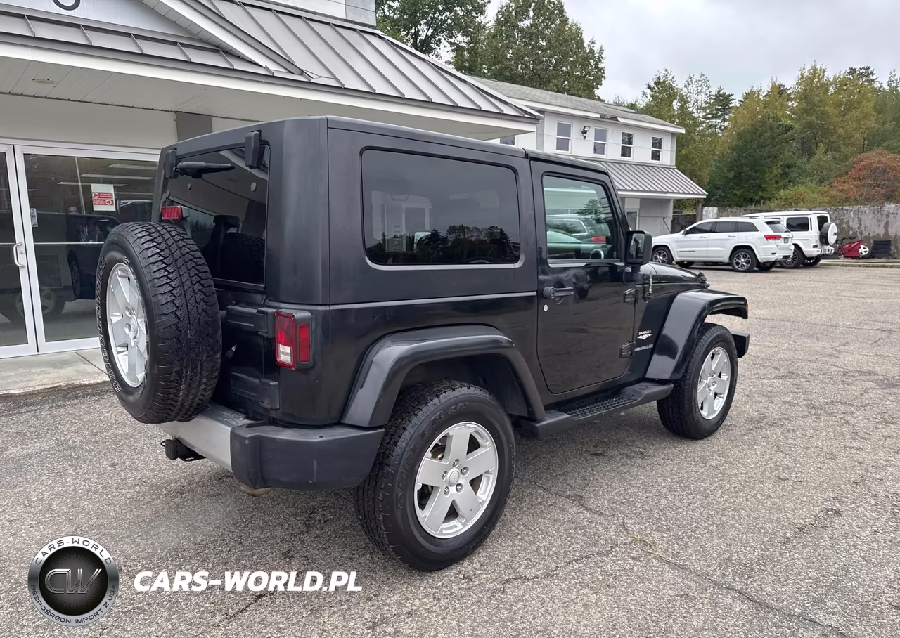 2008 Jeep Wrangler Sahara VIN:1J4FA54118L536421 - 4