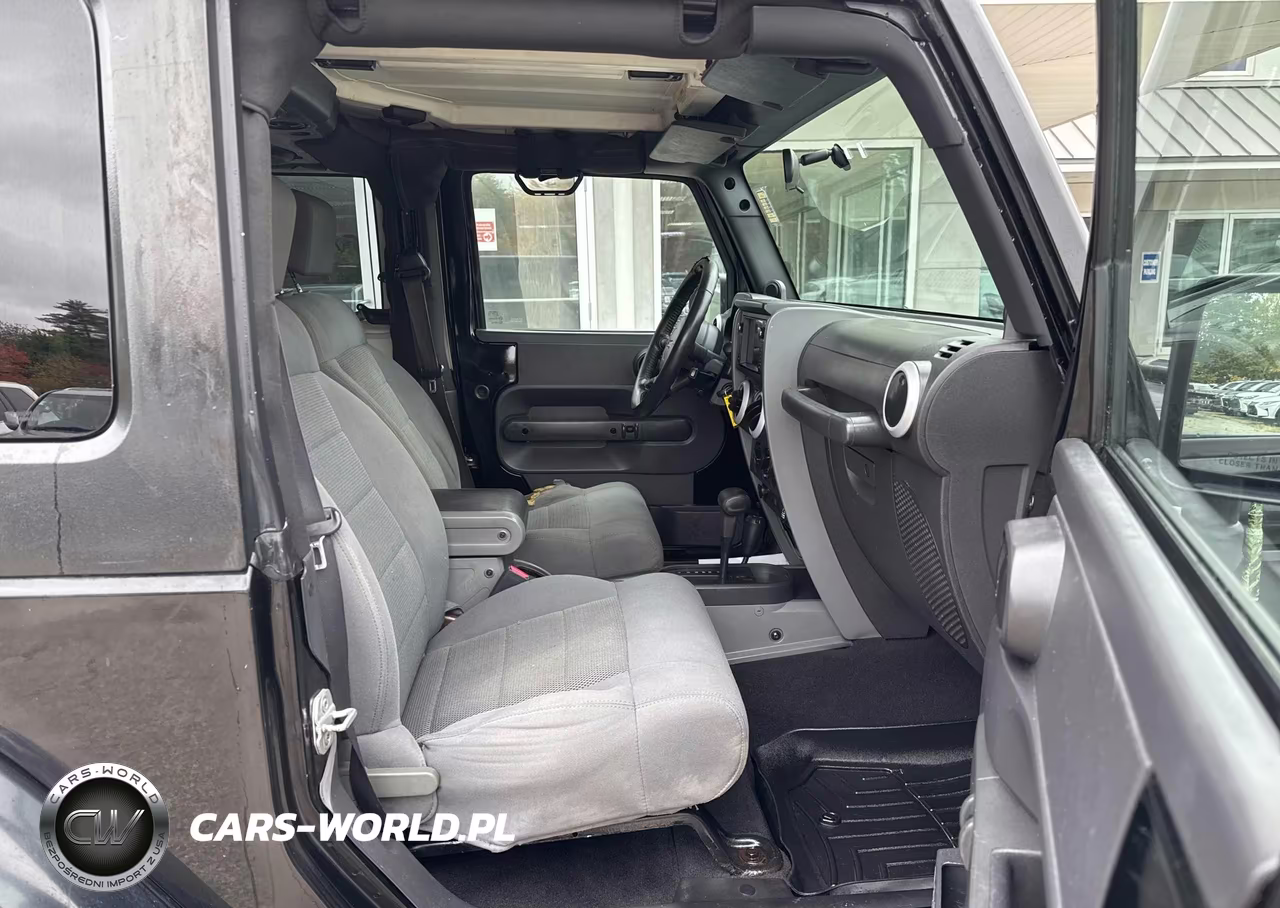 2008 Jeep Wrangler Sahara VIN:1J4FA54118L536421 - 5