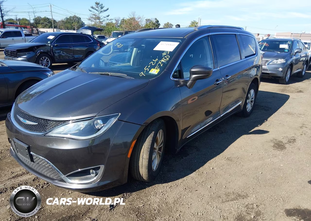 2018 Chrysler Pacifica Touring L VIN:2C4RC1BGXJR174387 - 2