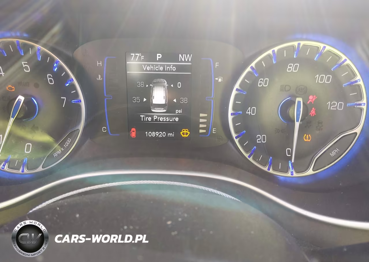 2018 Chrysler Pacifica Touring L VIN:2C4RC1BGXJR174387 - 7