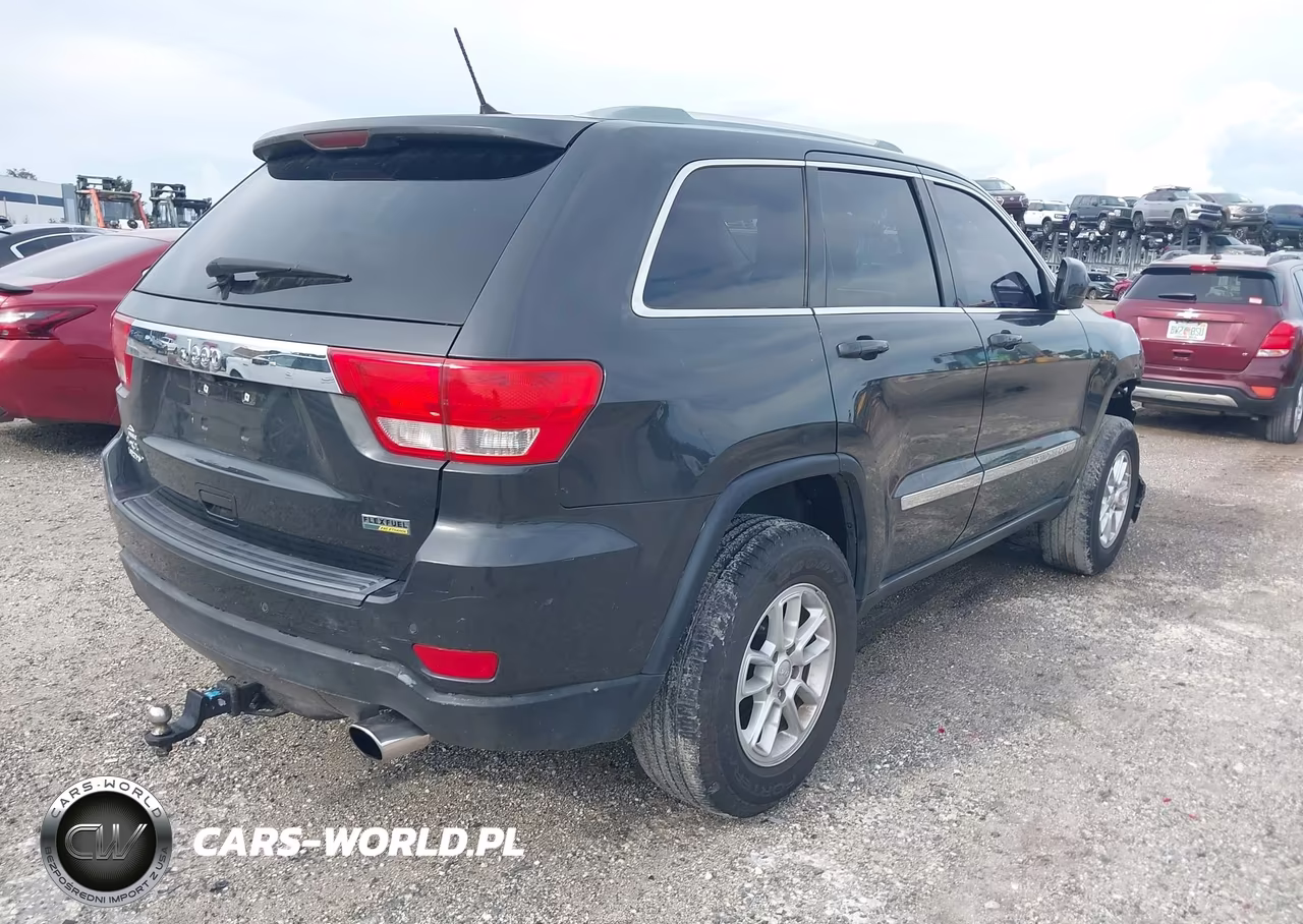 2011 Jeep Grand Cherokee Laredo VIN:1J4RR4GG8BC537735 - 4