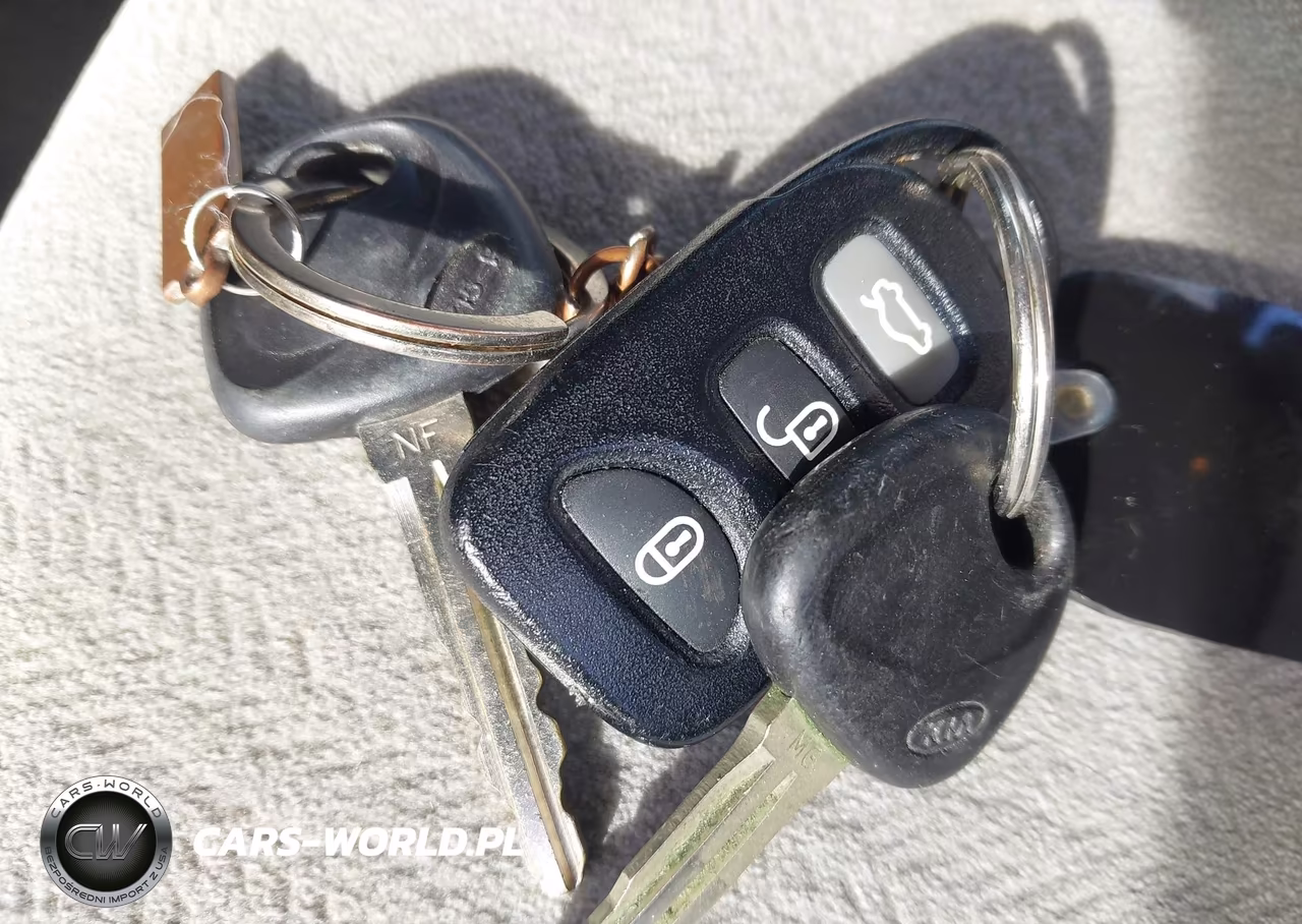 2008 Kia Optima Lx VIN:KNAGE123X85227799 - 11
