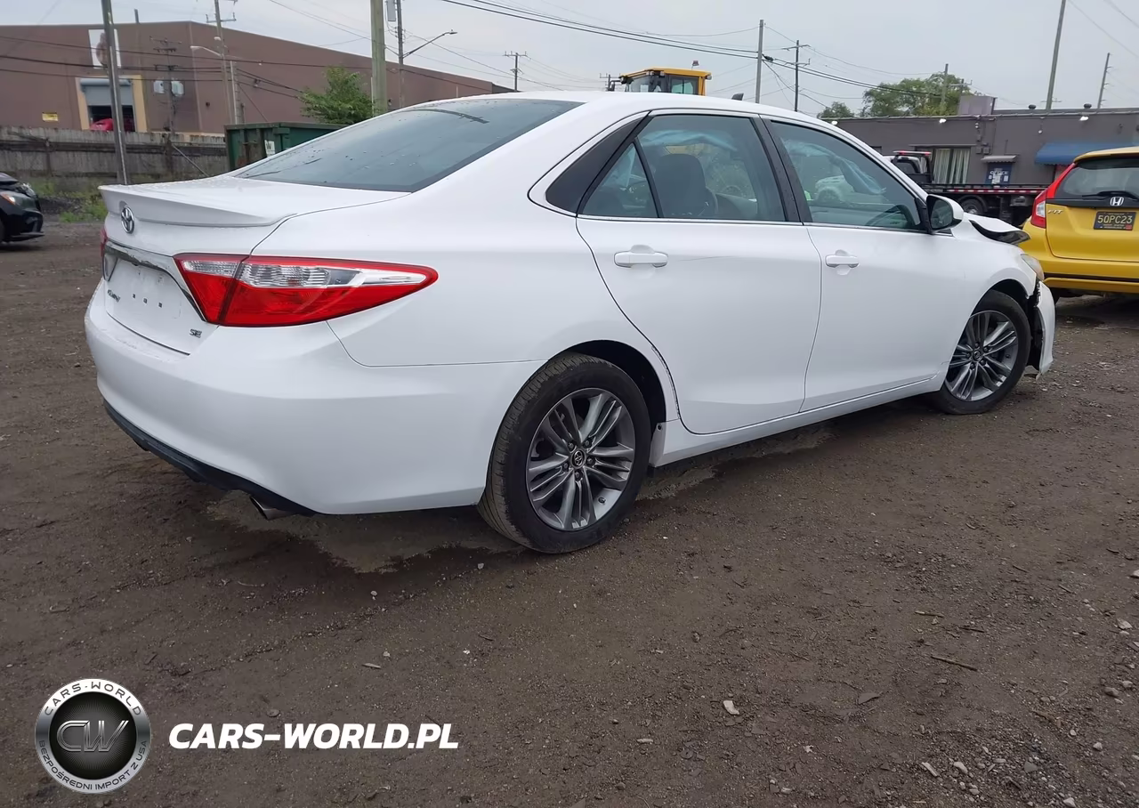 2015 Toyota Camry Se VIN:4T1BF1FK7FU028624 - 4