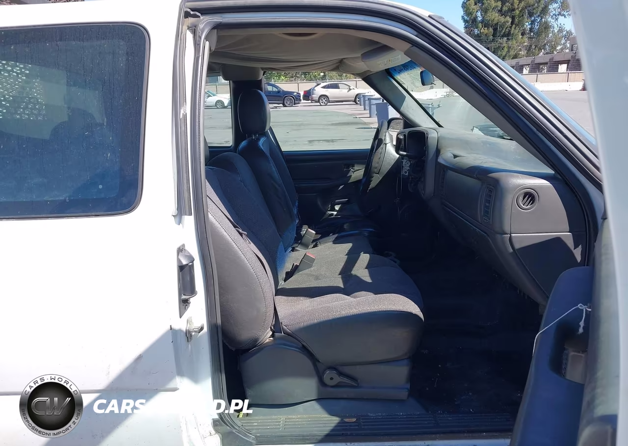 2004 GMC Sierra 2500Hd Work Truck VIN:1GTHC29U14E381524 - 5