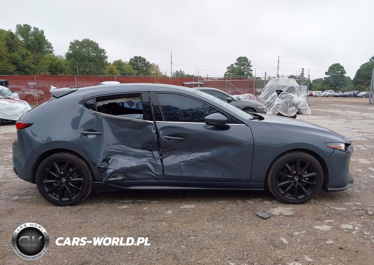 2022 Mazda Mazda3 Premium VIN:JM1BPAMLXN1510985 - 13