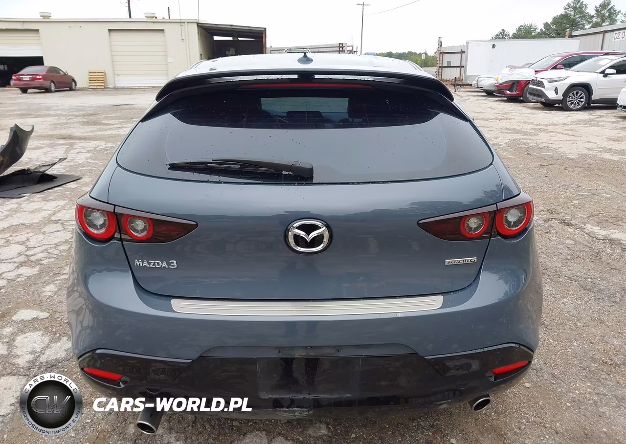 2022 Mazda Mazda3 Premium VIN:JM1BPAMLXN1510985 - 16