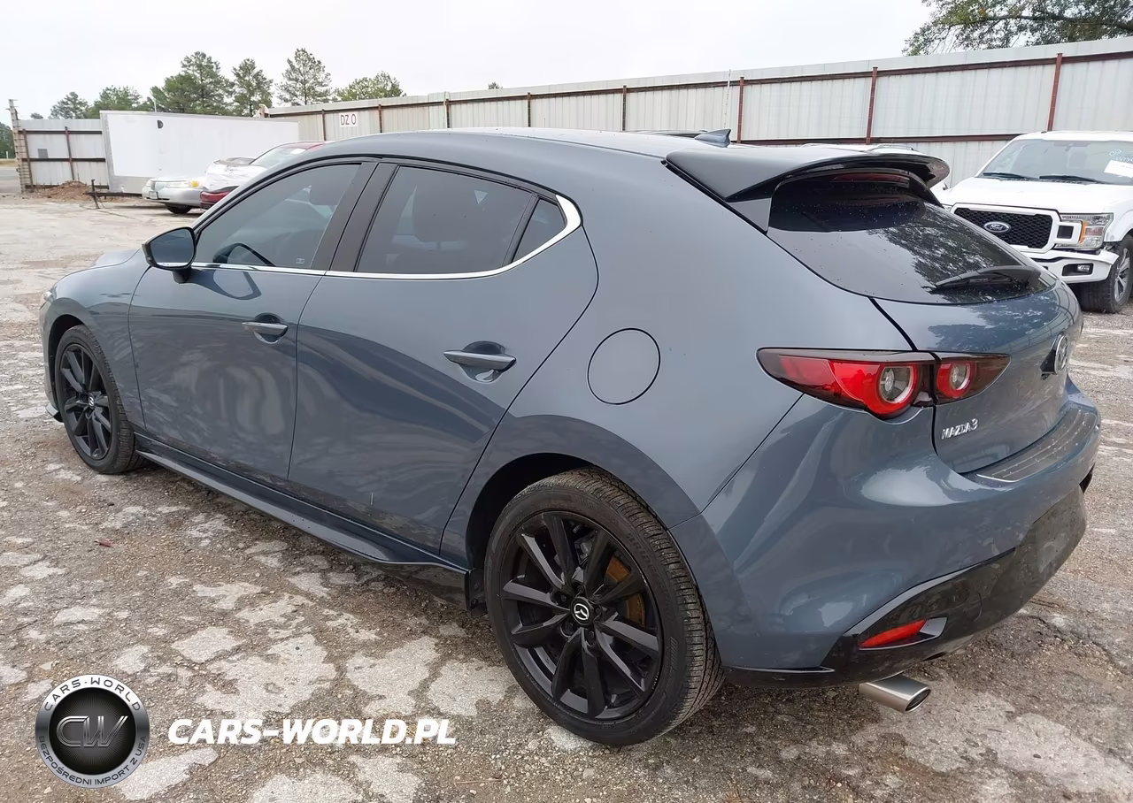 2022 Mazda Mazda3 Premium VIN:JM1BPAMLXN1510985 - 3