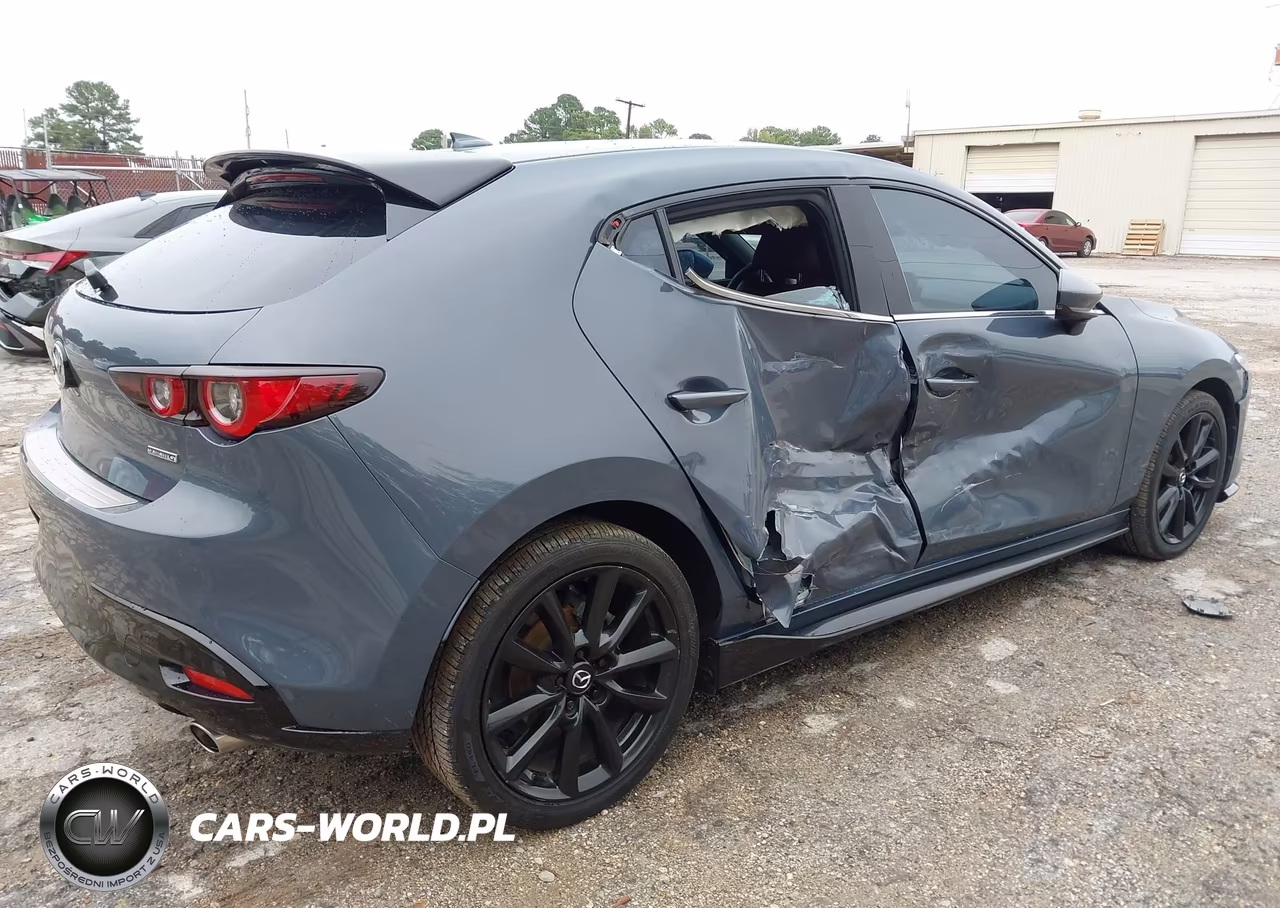 2022 Mazda Mazda3 Premium VIN:JM1BPAMLXN1510985 - 4