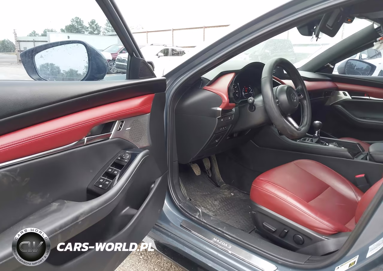 2022 Mazda Mazda3 Premium VIN:JM1BPAMLXN1510985 - 5