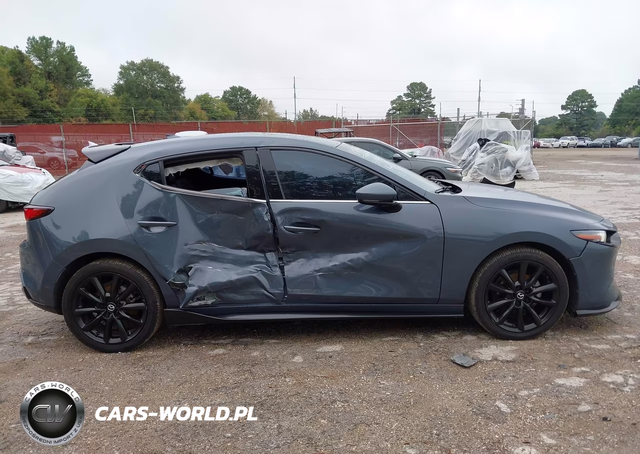 2022 Mazda Mazda3 Premium VIN:JM1BPAMLXN1510985 - 6