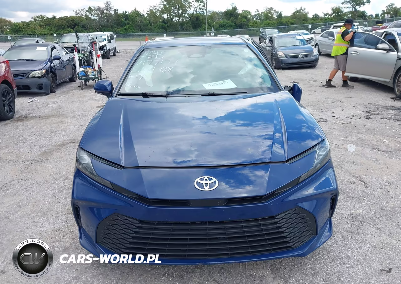 2025 Toyota Camry Le VIN:4T1DAACKXSU177177 - 12