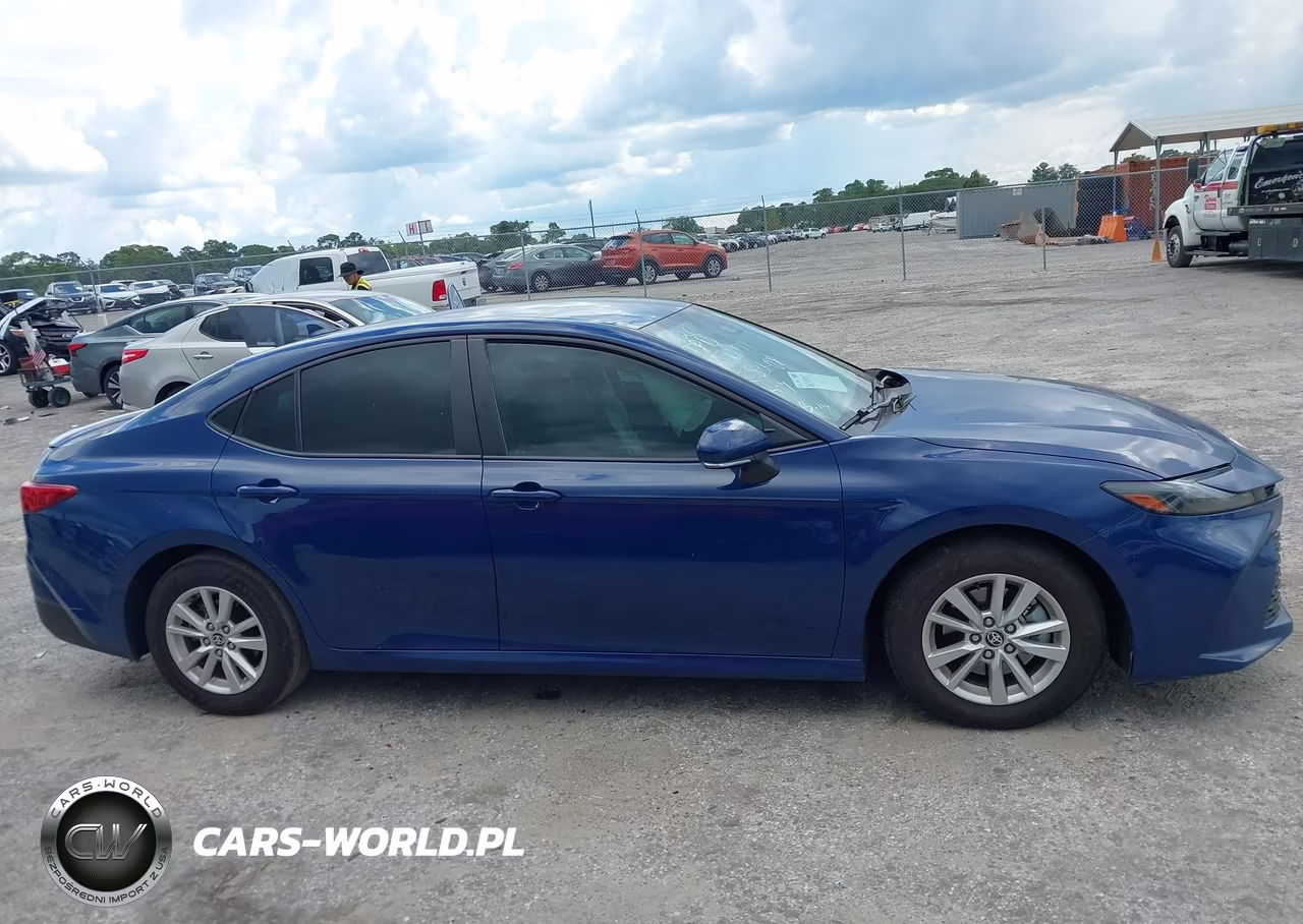 2025 Toyota Camry Le VIN:4T1DAACKXSU177177 - 13
