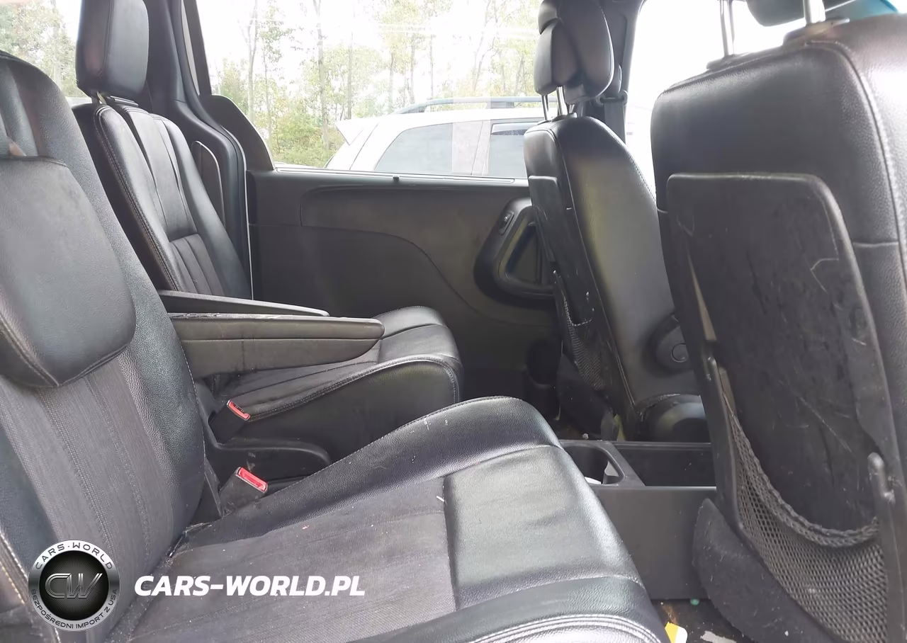 2014 Chrysler Town & Country S VIN:2C4RC1HG5ER286074 - 8