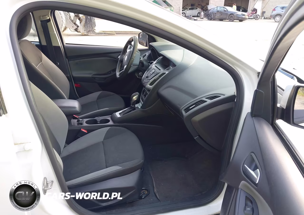 2014 Ford Focus Se VIN:1FADP3F24EL201564 - 5