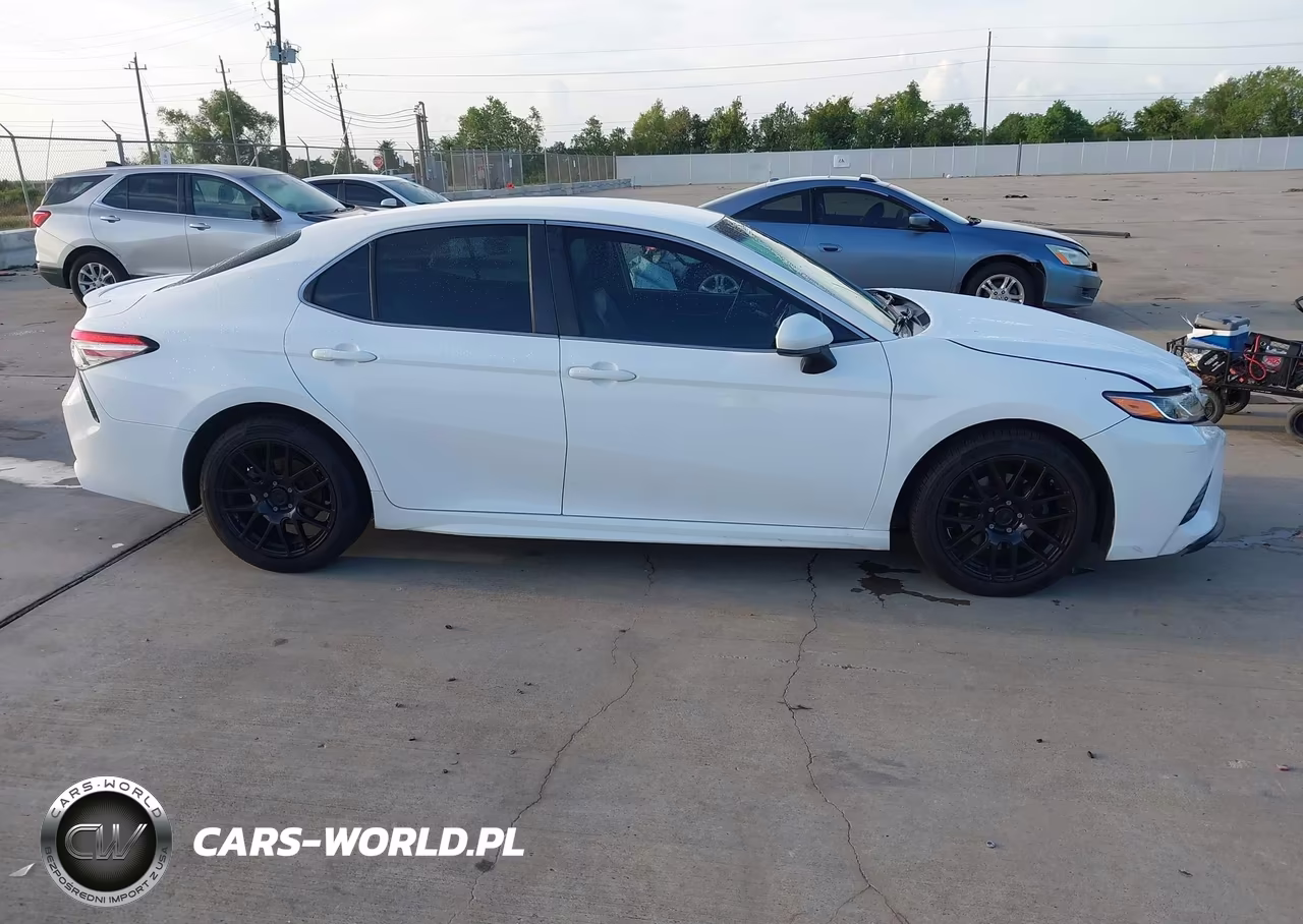 2018 Toyota Camry Se VIN:4T1B11HK0JU558048 - 13