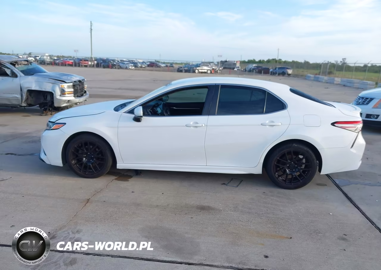 2018 Toyota Camry Se VIN:4T1B11HK0JU558048 - 14